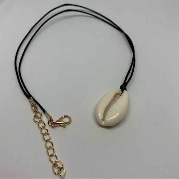 Simple Cowrie SeaShell Necklace on Black Cord (U1) - Picture 2 of 3